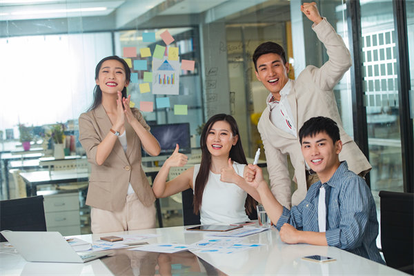 社會(huì)責(zé)任與績(jī)效管理：承擔(dān)社會(huì)責(zé)任，提升企業(yè)形象