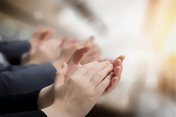 薪酬績效與戰(zhàn)略目標(biāo)協(xié)同，推動(dòng)企業(yè)持續(xù)發(fā)展與成長