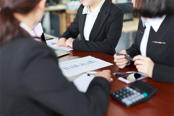 薪酬績效管理中的溝通障礙如何克服，增強(qiáng)員工信任感？