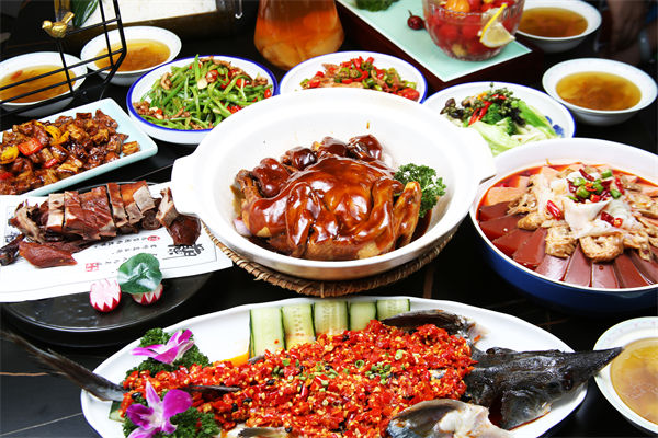 今年擴(kuò)消費(fèi)怎么干？各大企業(yè)如何根據(jù)政策發(fā)力？